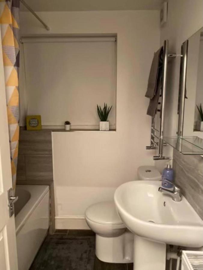 Сasa de vacaciones Spacious Four Bedroom 3 Bathrooms - Coventry