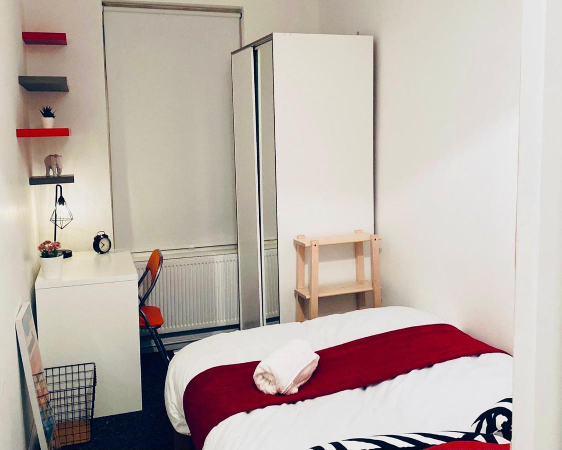 Сasa de vacaciones Spacious Four Bedroom 3 Bathrooms - Coventry