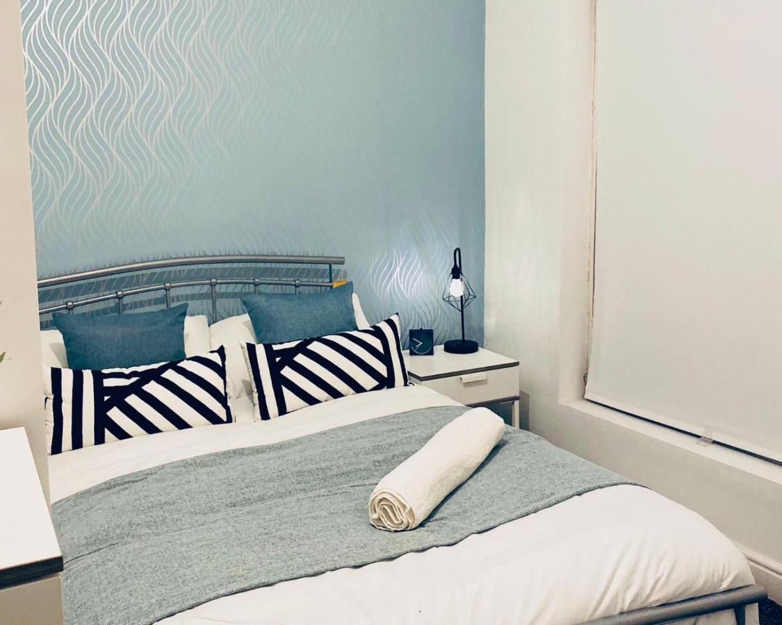 Сasa de vacaciones Spacious Four Bedroom 3 Bathrooms - Coventry