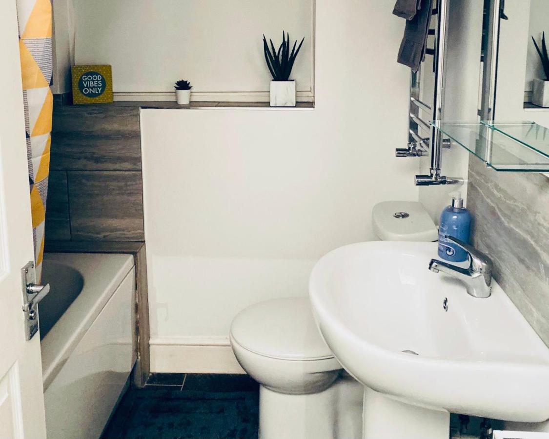 Сasa de vacaciones Spacious Four Bedroom 3 Bathrooms - Coventry