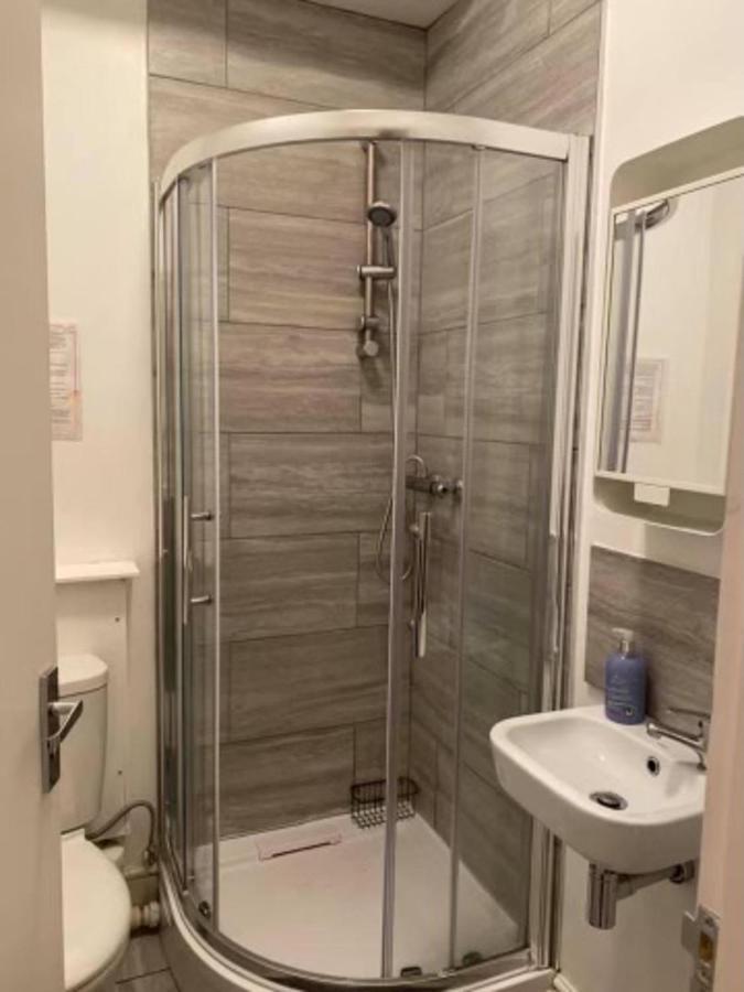 Spacious Four Bedroom 3 Bathrooms - Сasa de vacaciones Coventry