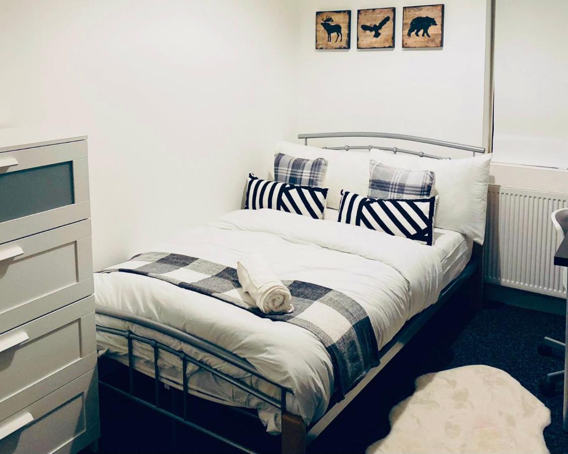 Holiday home Spacious Four Bedroom 3 Bathrooms - *